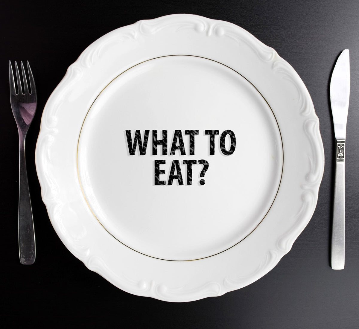 Empty plate with cutlery and the words 'What to eat?' symbolizing the question of healthy food choices