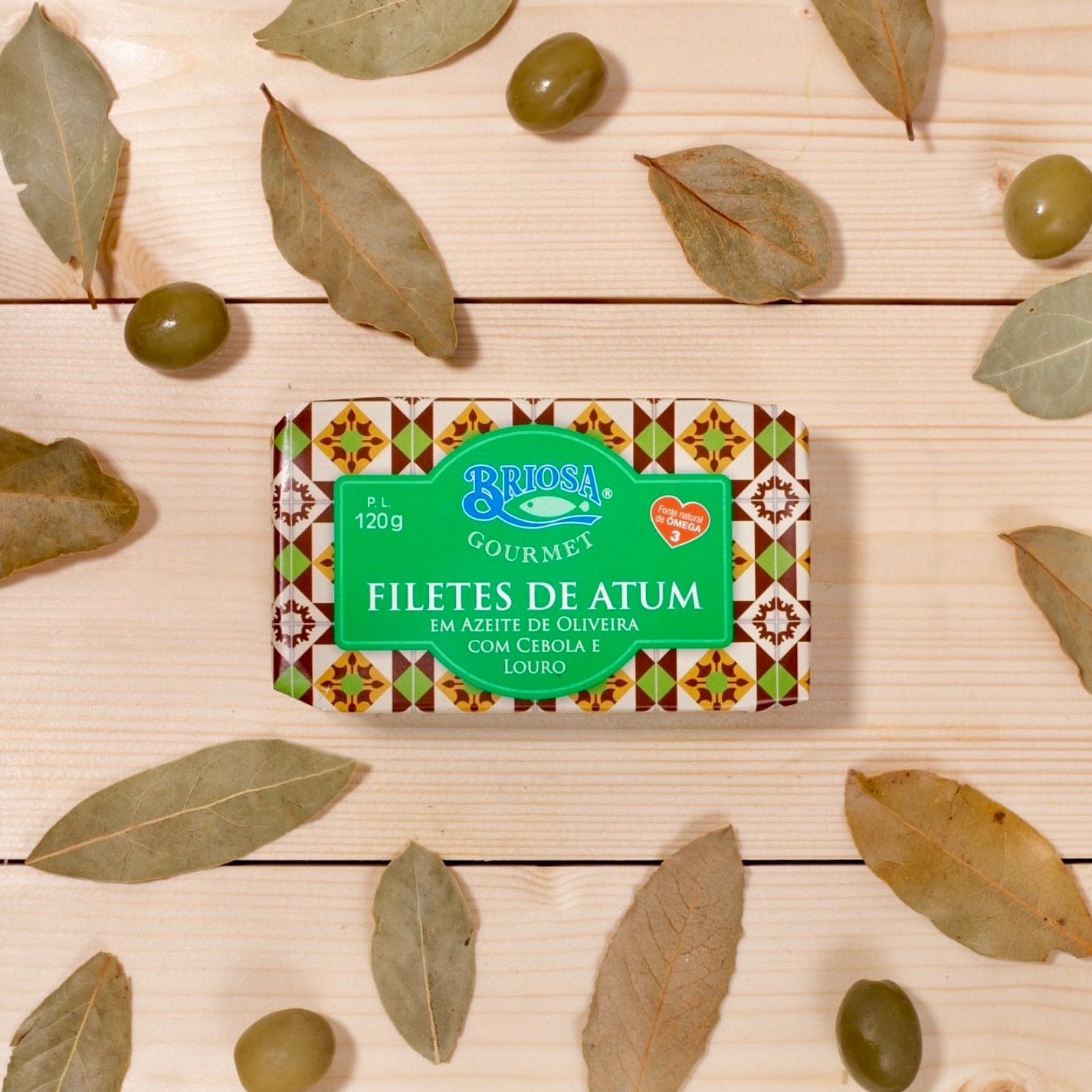 Tuna fillet in olive oil with onions and bay leaf | Briosa Gourmet